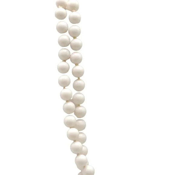 Hand Knotted Long Strand Milky White Glass Beaded Necklace Gold Tone Vintage - Picture 2 of 8